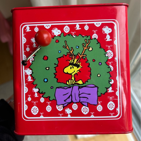 Collectable Peanuts Snoopy Jack-in-the-Box - Picture 3 of 11